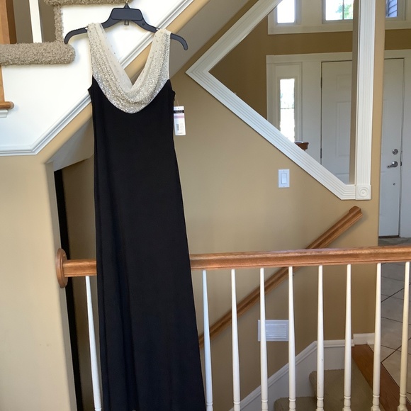 Cache Black / White Gown NWT - Picture 2 of 10